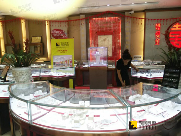 高級(jí)珠寶店